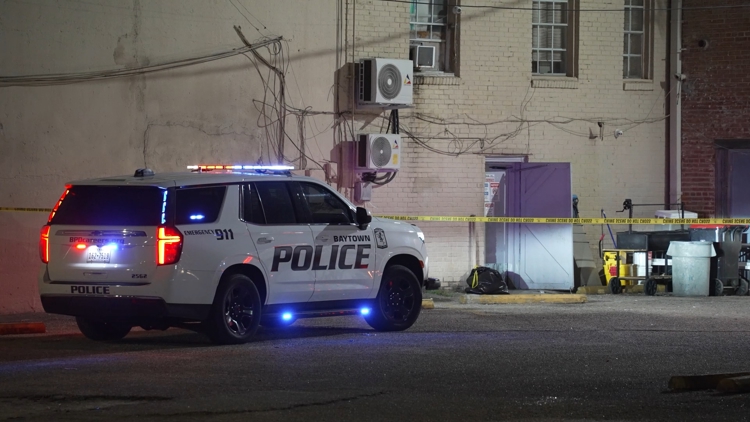Man airlifted after shooting behind Baytown bar; suspect remains at large, police say — KHOU 11 (Houston), Richardson Community news
