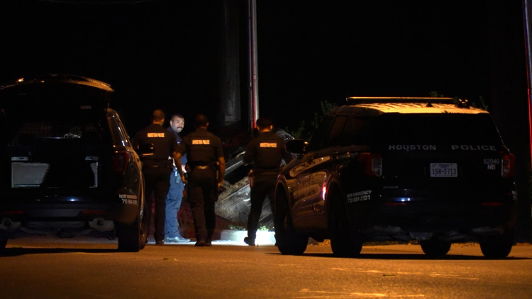 36-year-old DJ killed after being ejected from car in rollover crash, Houston police say — KHOU 11 (Houston), Richardson Community news