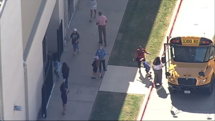 Arlington schools evacuated amid bomb threats, officials say — Richardson Schools news