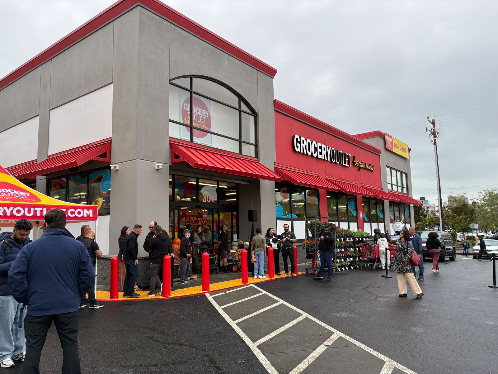 New Grocery Outlet opens in Oakland’s Eastlake neighborhood — The Oaklandside, Richardson Business news